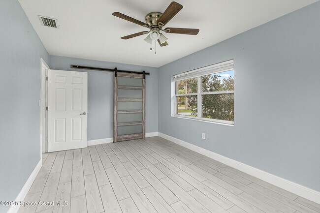 Building Photo - 719 6th St