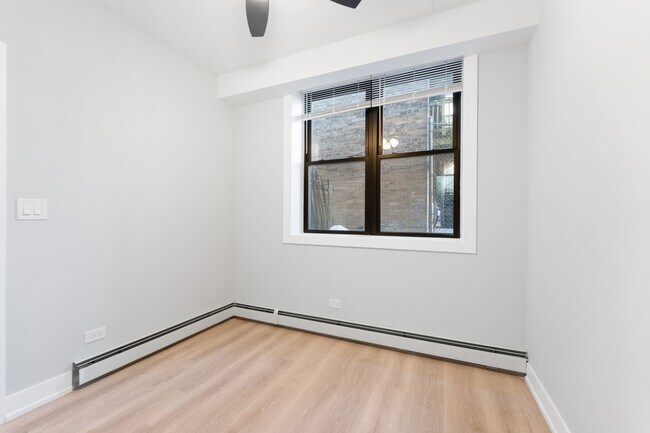 Building Photo - 1546 W Jonquil Terrace