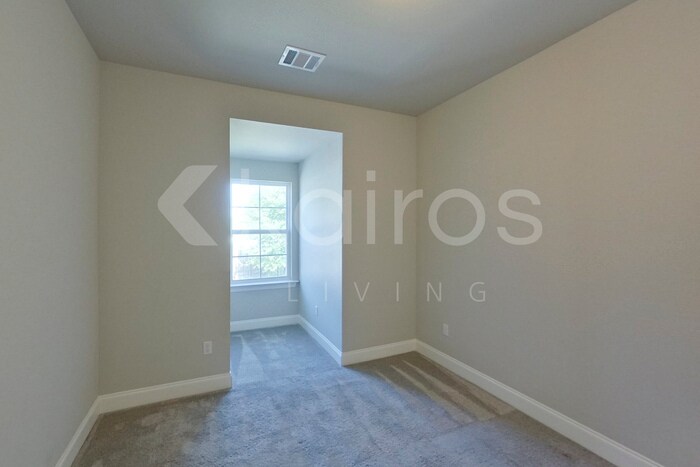 Building Photo - 6405 Roux Dr