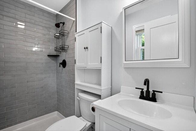 Building Photo - 43215 Riverside Dr