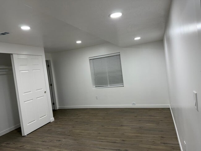 Building Photo - 2506 N Geranium Dr