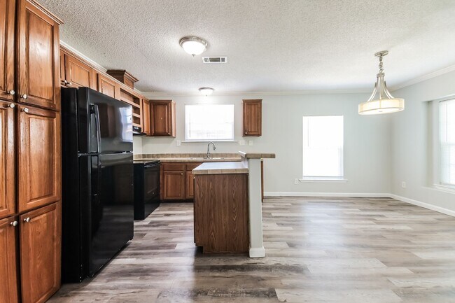 Building Photo - 3 BR/2BA | Newly Renovated Single Family Home  | Huge fenced backyard| In Dallas!