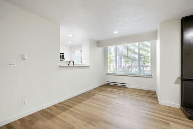Building Photo - 14502 NE 30th Pl