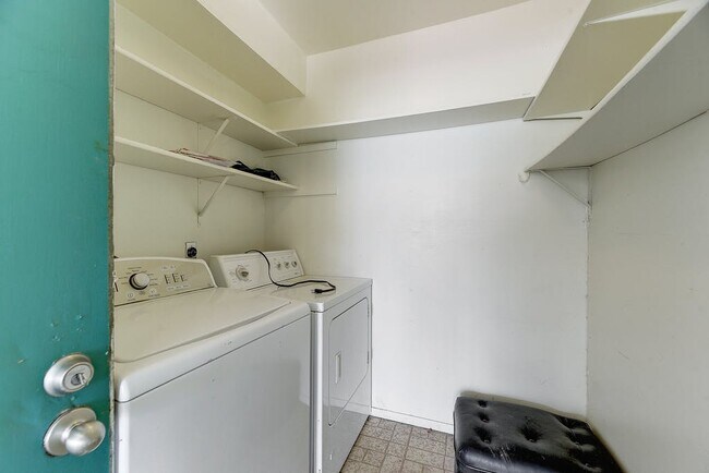 Building Photo - 10505 Little Pebble Dr