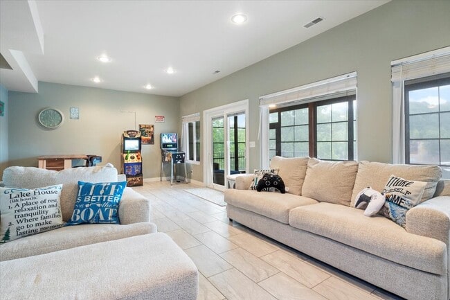 Building Photo - 24 Mimosa Rd