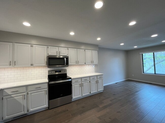 Building Photo - 2257 Oregon Ct