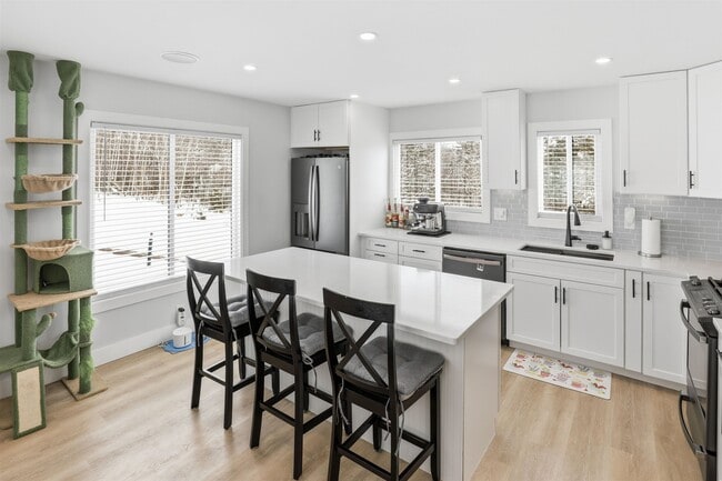 Building Photo - 253 Upper Mad River Rd