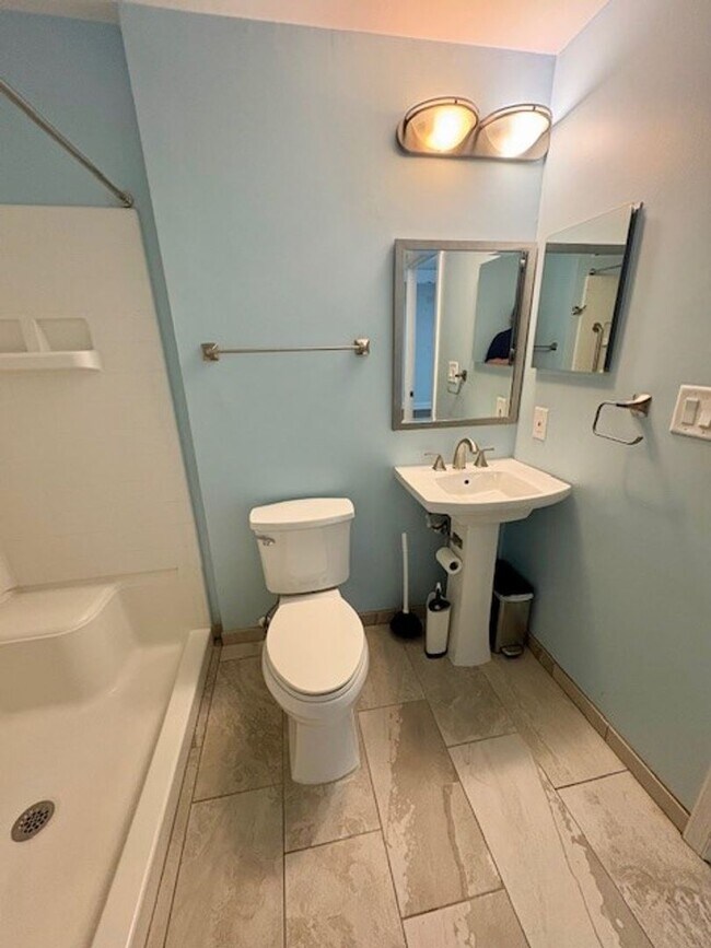 Building Photo - 1st Floor Annapolis 3 bed / 2 bath Condo