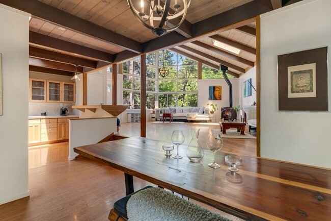 Building Photo - Boulder Creek Sanctuary! 50% off 1st months rent!