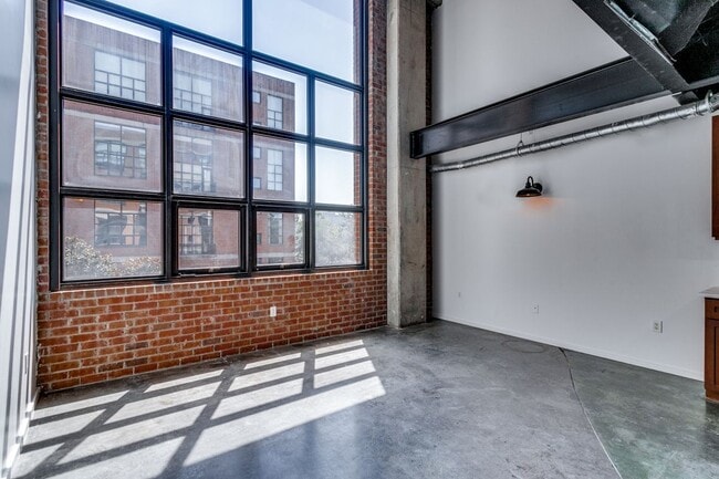 Building Photo - 3110 Thomas Ave
