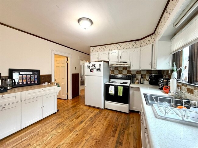 Building Photo - 3 Goldsmith Ave