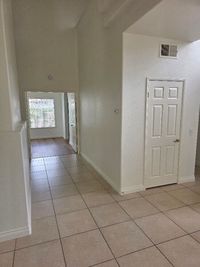 Building Photo - Beautiful 3 Bedroom Home in Gated Community