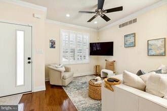 Building Photo - 103 Front St