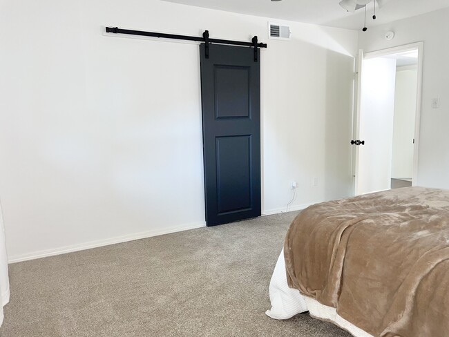 Building Photo - 7718 Royal Ln