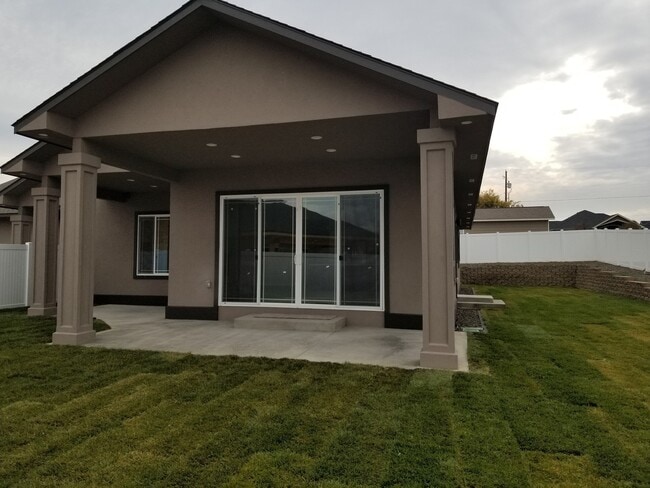 Building Photo - West Valley 3 bedroom 2.5 bath plus an office,  custom built rental home