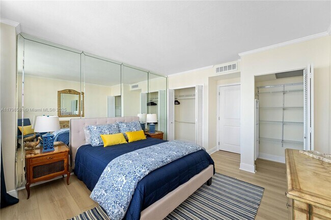 Building Photo - 1408 Brickell Bay Dr