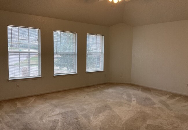Building Photo - 1701 Tanglewood Dr