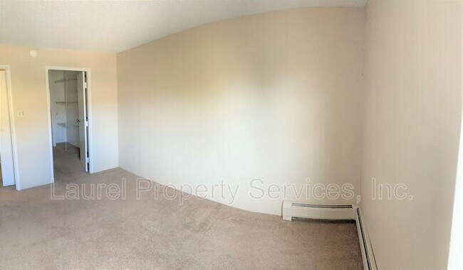 Building Photo - 1300 Golden Cir