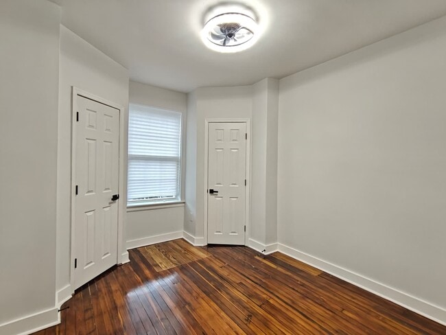 Building Photo - 5949 Addison St