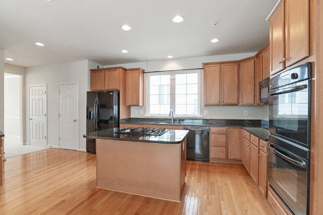 Building Photo - 9800 Traver St