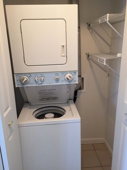 Washer / Dryer - 8755 Hilton Rd