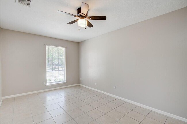 Building Photo - 25534 Pepper Ridge Ln