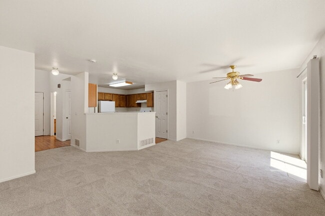 Building Photo - Very Nice 2 Bedroom, 2 1/2 Bath Townhome in Quail Run! Community Pool & Tennis Courts! Minutes To...