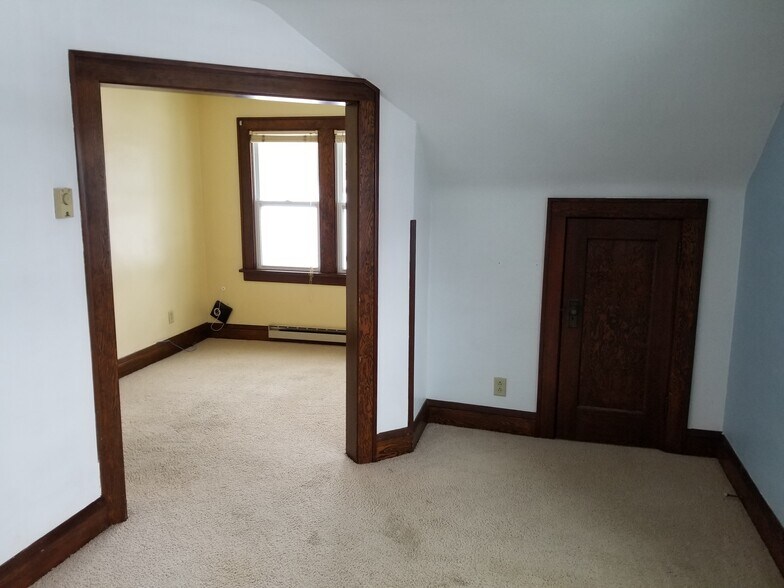Notice - more storage! - 3005 Tyler St NE
