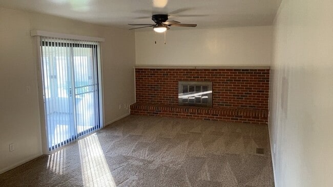 Building Photo - 970 W Alkaline Springs Rd