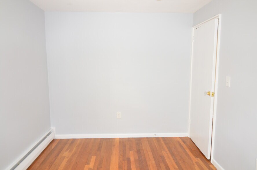 Building Photo - 10 Carson Rd