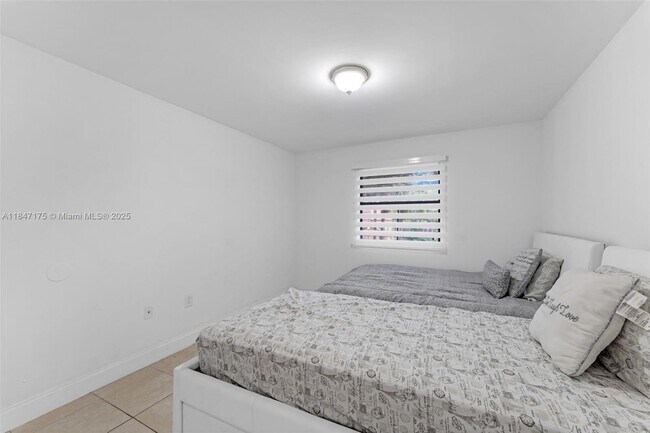 Building Photo - 10441 SW 156th Ct