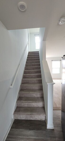 Building Photo - 612 Scribes Ln