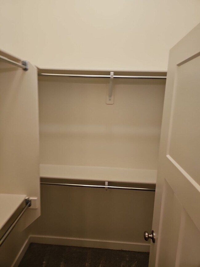 Building Photo - August free! 3 Bed/3.5 Bath Town Home for Rent in Bluffdale!