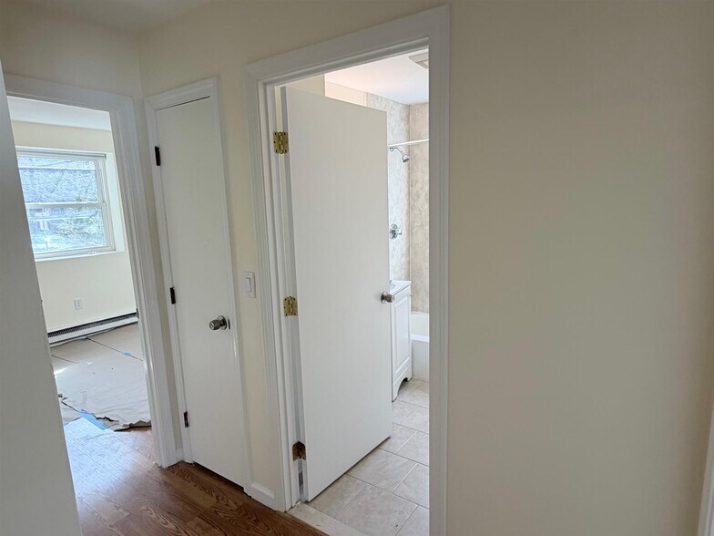 Building Photo - 122 Trowbridge St