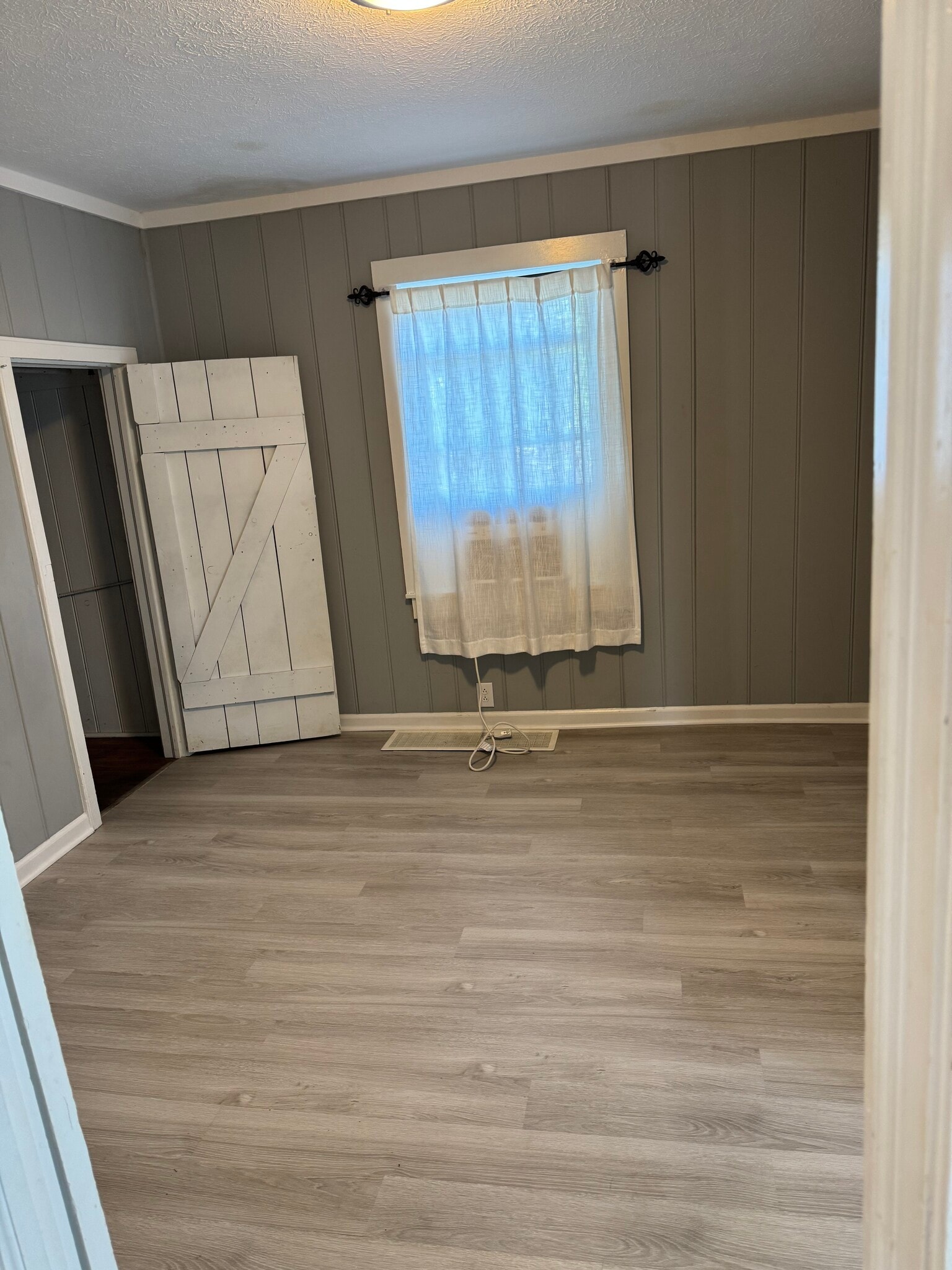 Bedroom (with closet) - 526 Grace St