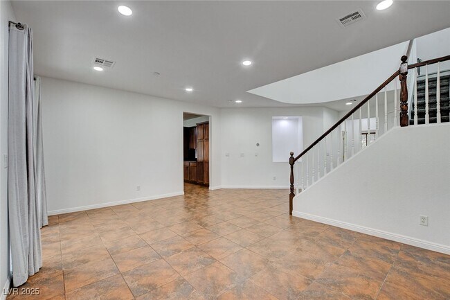 Building Photo - 8125 Chestnut Hollow Ave