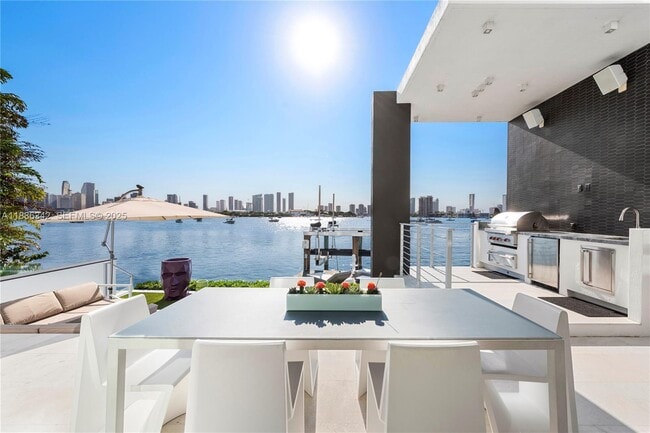 Building Photo - 440 S Hibiscus Dr