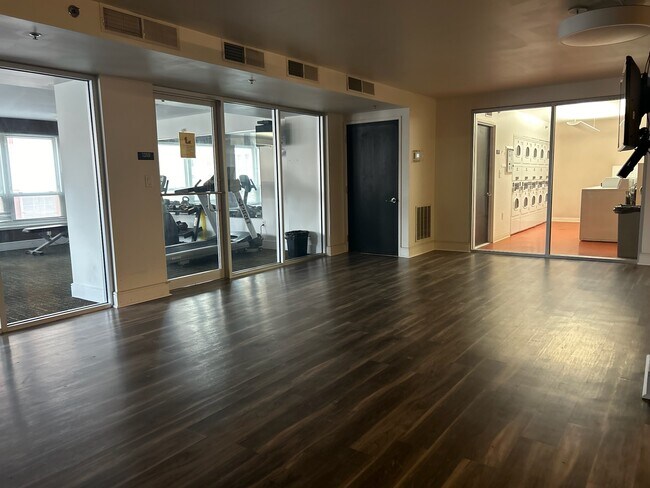 Building Photo - 210 N 17th St