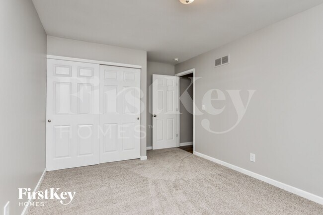 Building Photo - 15520 Golden Ridge Ct