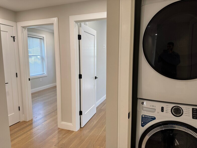 Building Photo - 281 Lamartine St