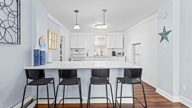 Building Photo - 206 N Dorset Ave