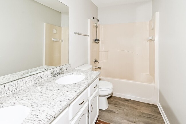 Building Photo - 6464 Elmwood Cove
