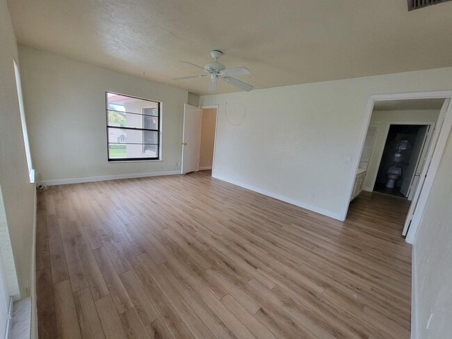 Building Photo - 1436 SW 25th Way