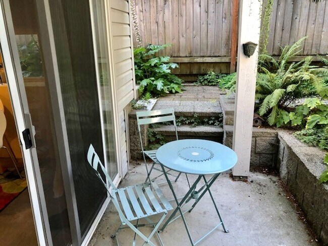 Building Photo - CARTAL DUPLEX