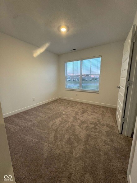 Building Photo - 15338 Farrington Rd