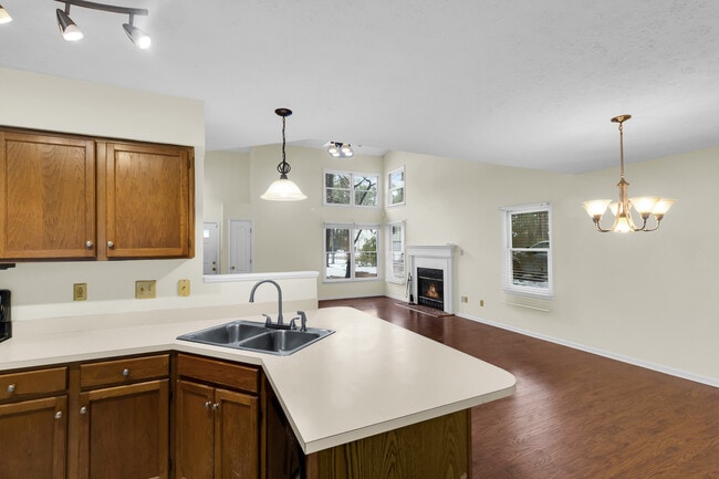 Building Photo - 1824 Caracara Dr