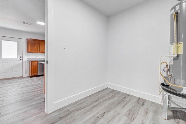 Building Photo - 8505 Denby St