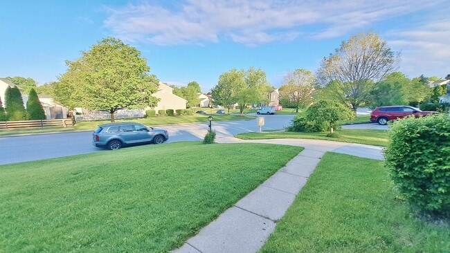 Building Photo - 3 Bed / 3 Bath Single Family Home