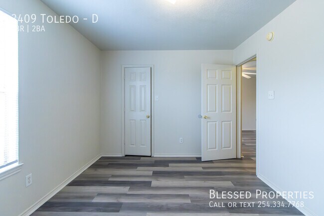 Building Photo - 3409 Toledo-D