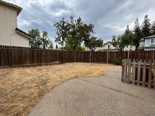 Building Photo - Gated Community in Elk Grove
